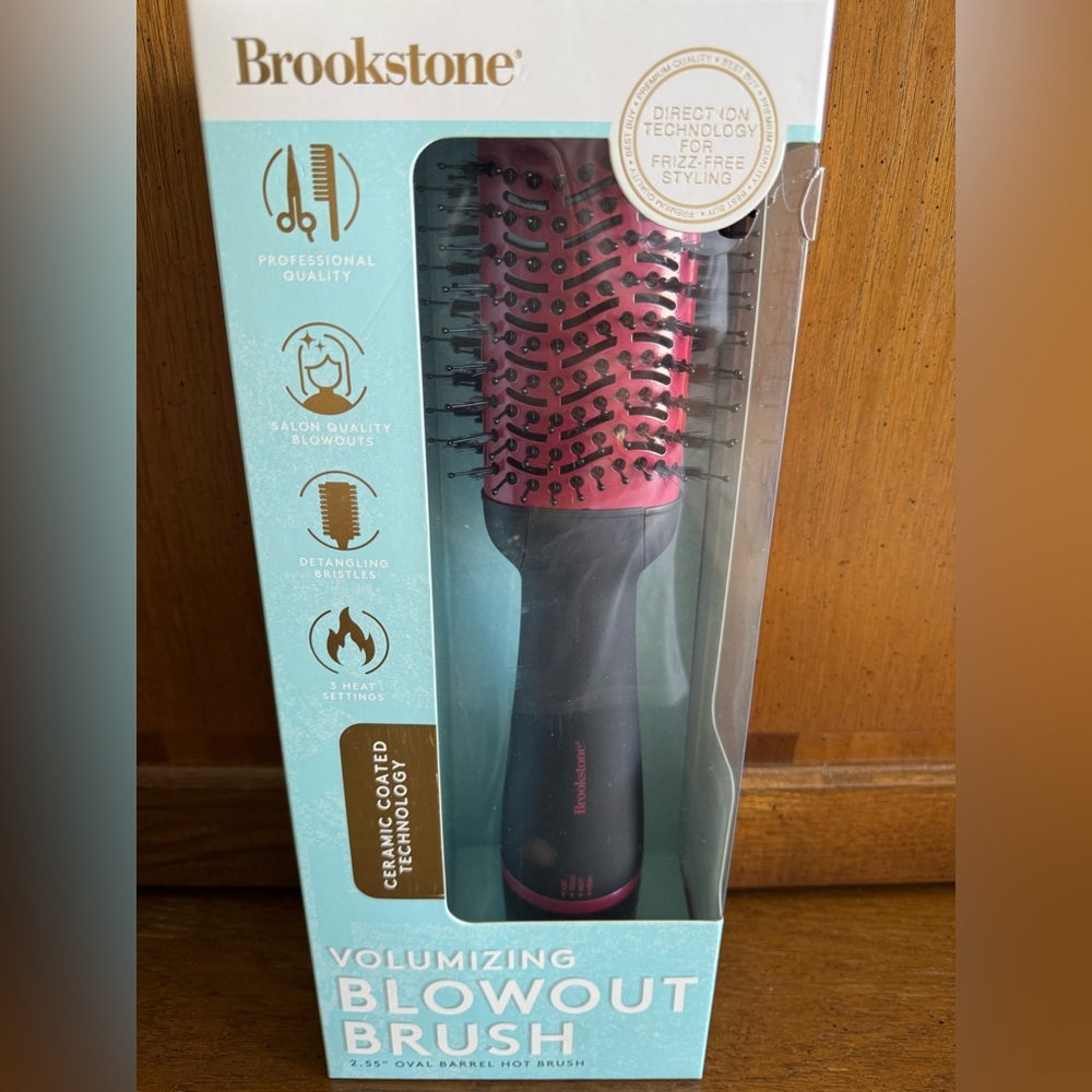 Brookstone Volumizing Blowout Brush 
2.55” Oval Barrel Hot Brush
